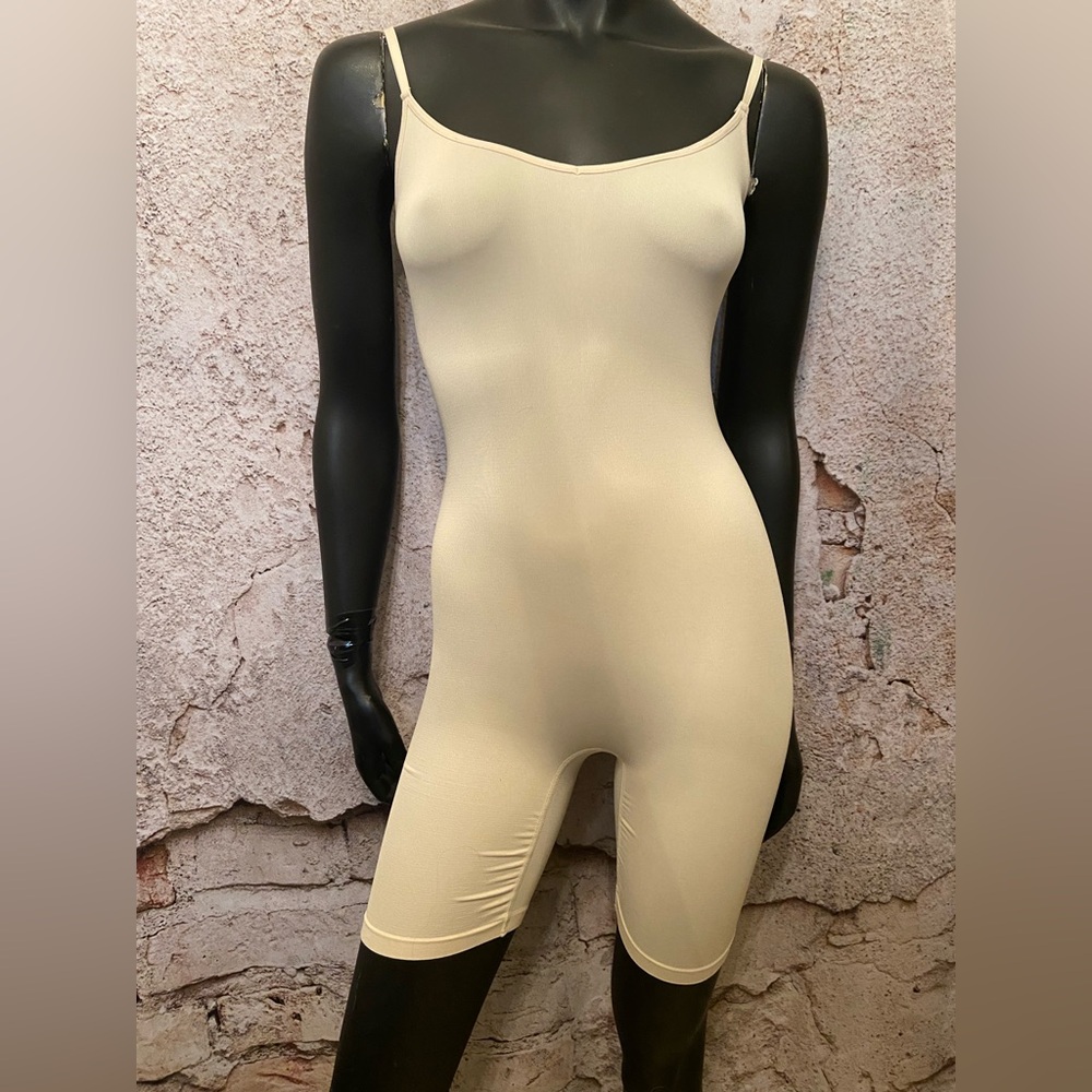 Aritzia Babaton Nude Shaper Enhanced Mid Thigh Bodysuit